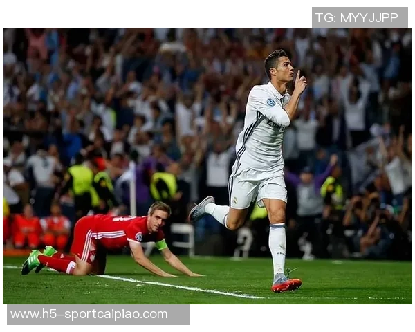 姆巴佩欧冠赛季表现惊艳7场13球距C罗纪录仅差4球 姆巴佩欧冠赛季表现惊艳7场13球距C罗纪录仅差4球