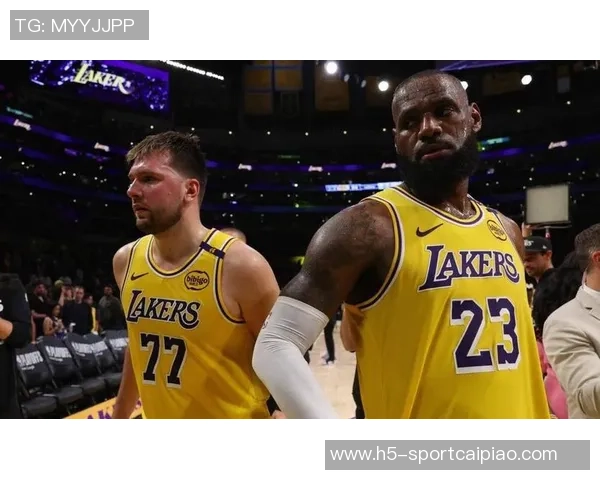 东部高管建议湖人重建策略以詹姆斯离队为起点围绕东契奇打造新阵容